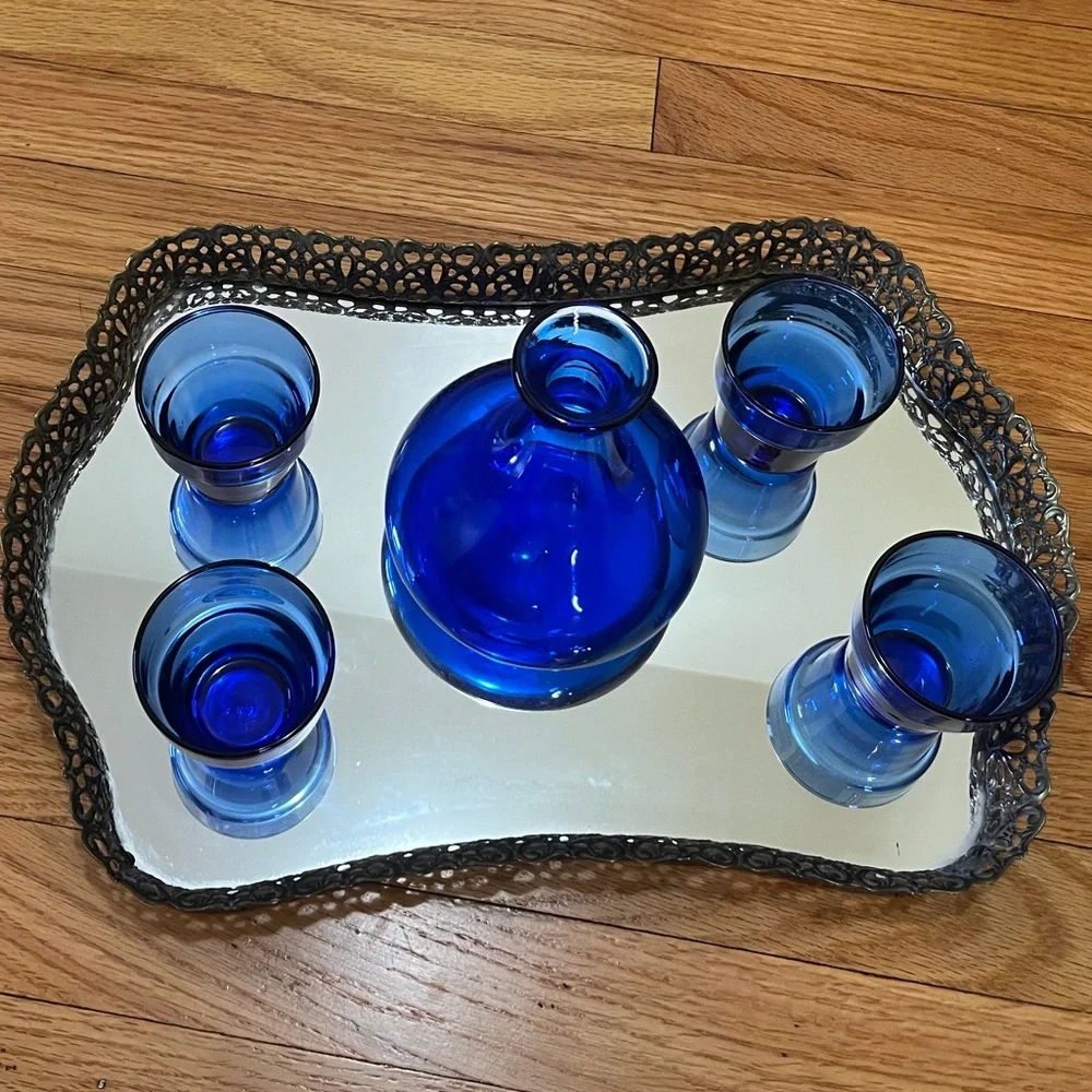 MCM Vintage Hand Blown Glass Decanter With 4 Anchor Hocking Glasses Sapphire